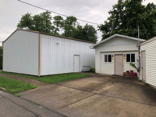 819 S Main St, Harrisburg, IL 62946